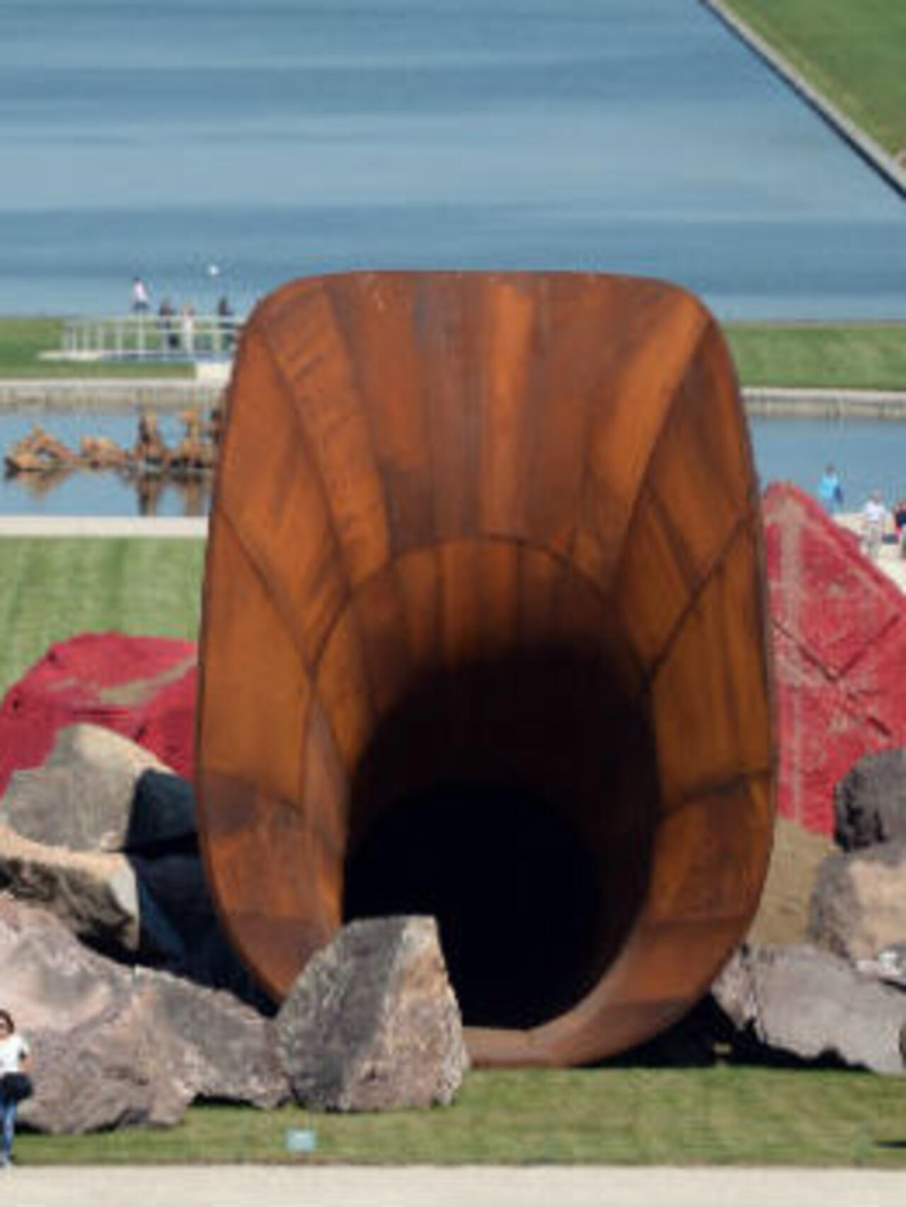 Kapoor vexes with 'vagina' sculpture at Versailles